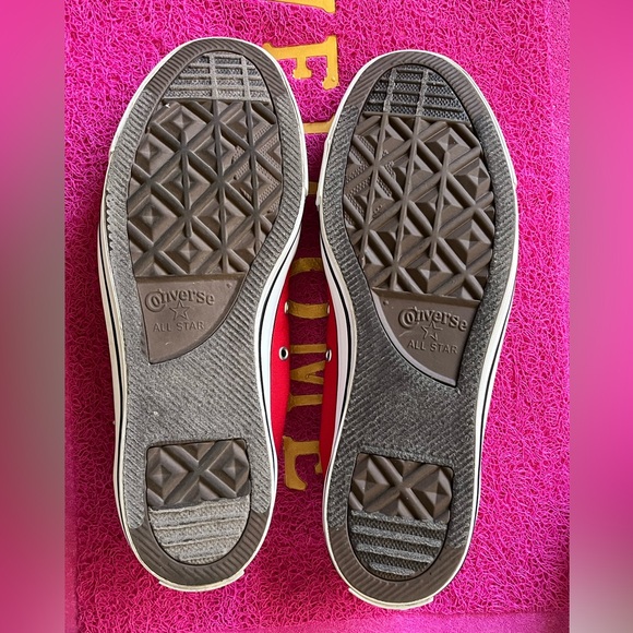 Converse ~ Chuck Taylor Excellent Condition - Picture 4 of 7